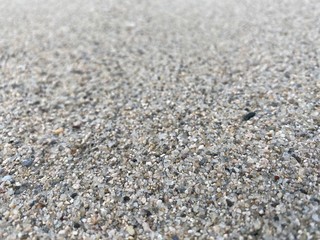 灰色の砂浜の表面　鳥取の日本海海岸で