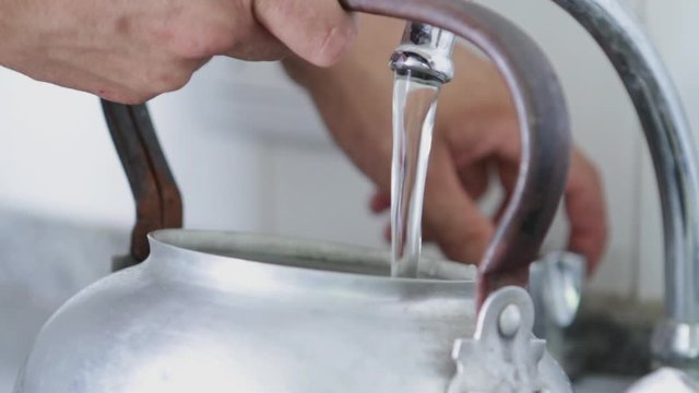 LLENADO DE PAVA CON AGUA