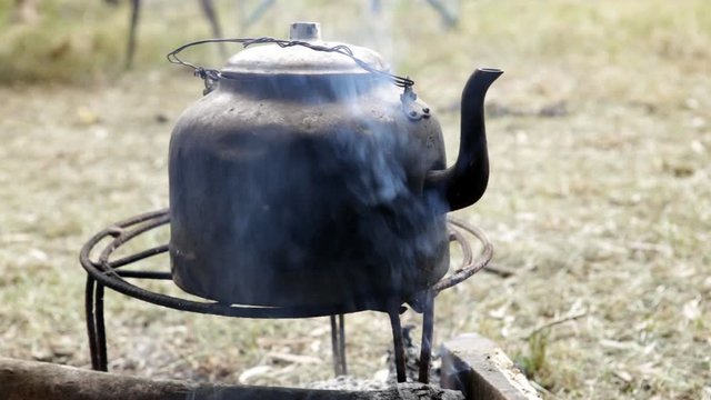 PAVA DE ALUMINIO SOBRE LAS BRASAS