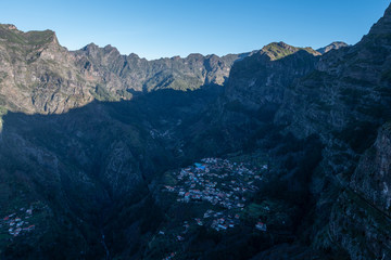 Blumeninsel Madeira - Bergdorf - Curral das Freiras - Nonnental