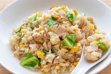 卵とツナとハムのチャーハン