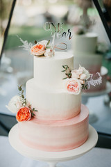 Obraz na płótnie Canvas Tender and pink cake with roses.