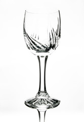 Kieliszek od wina wyizolowany na białym tle z odbiciem © Aneta