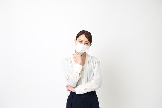 マスクしている女性