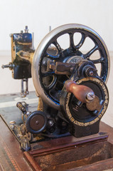 Obraz na płótnie Canvas Old vintage hand sewing machine