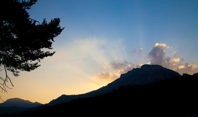 Montaña al atardecer