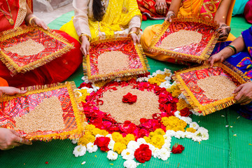 Fototapeta na wymiar Traditional wedding ceremony in Hinduism : flower Decoration