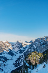  Verschneite Winterlandschaft im Berner Oberland