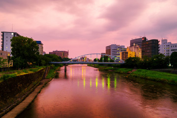 Obraz premium View of a bridge over the Shirakawa river in Kumamoto, Japan