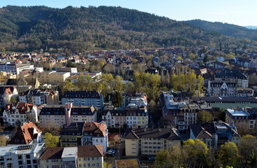 Blick auf Freiburg-Oberau und Wiehre im Frühling