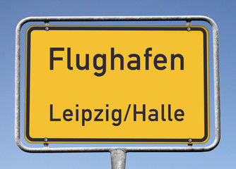 Flughafen Leipzig/Halle, Ortstafel (Symbolbild)