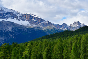 Naklejka na ściany i meble Die Berge um Cortina d’Ampezo in Italien 