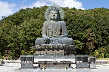 Great Unification Buddha Tongil Daebul of Sinheungsa buddhist temple, Seoraksan, Sokcho, Gangwon...
