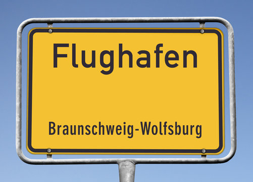 Flughafen Braunschweig-Wolfsburg, Ortstafel (Symbolbild)
