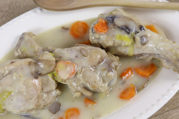 blanquette de dinde dans un plat
