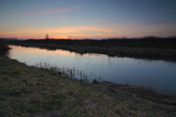 Obraz na płótnie Canvas Sunset on the river