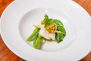 lifestyle cook presenting food in a plate