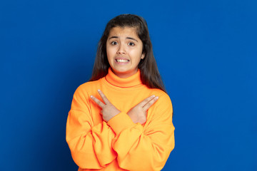 Obraz premium Preteen girl with yellow jersey