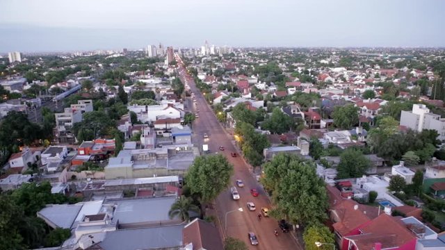  VISTA AEREA DE UNA AVENIDA EN LOMAS DE ZAMORA BS AS