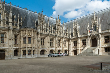 Fototapeta na wymiar Justizpalast in Rouen