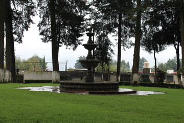 Obraz premium Parque en el pueblo de villa del carbón (Downtown park in Mexico)