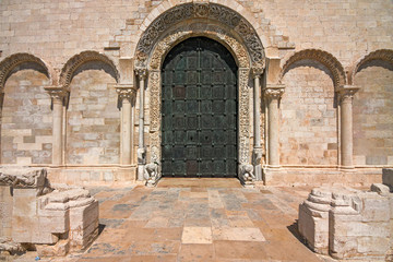 Fototapeta na wymiar Panoramic view of the Romanesque cathedral of Trani in Puglia, Italy.