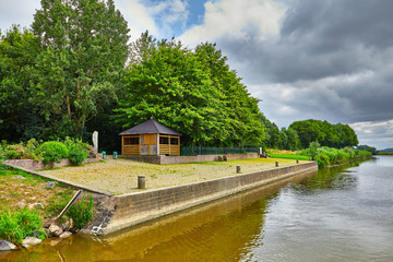 Image of the river quay at La Chapelle-de-Brain on the Vilaine river