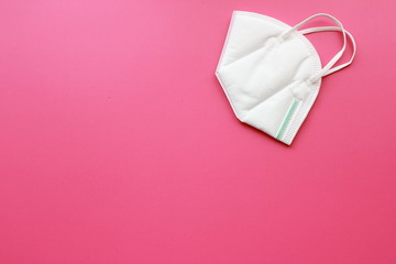 mascarilla y guantes desechables, dos artículos indispensables para salir a comprar al...