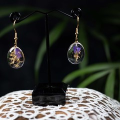 handmade jeweler with real flower in resin  