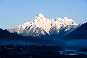 Fototapeta na wymiar snow mountain landscape in the morning, Tibet China 