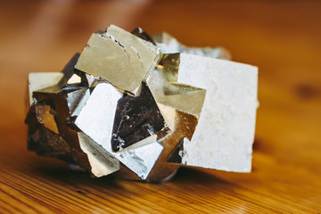 Pierre semi précieuse pyrite brute naturelle