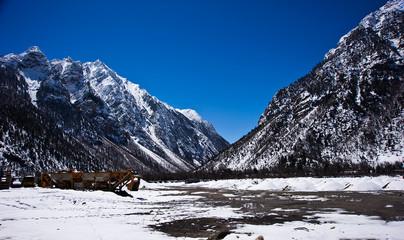 Fototapeta premium winter mountain landscape in Tibet China 