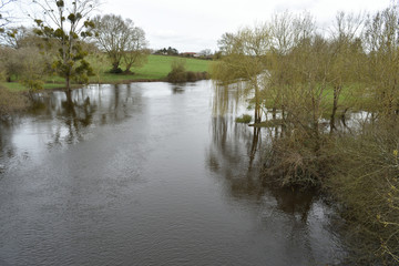 Village de Cheix en Retz dans le département de la Loire Atlantique et sa rivière l'Acheneau en...