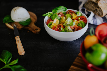 Salade du soleil à base de tomates et mozzarella