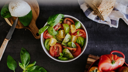 Salade du soleil à base de tomates et mozzarella