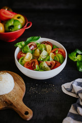 Salade du soleil à base de tomates et mozzarella