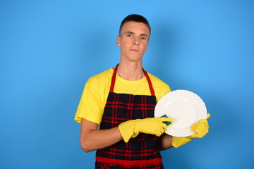 a man in an apron washes a plate