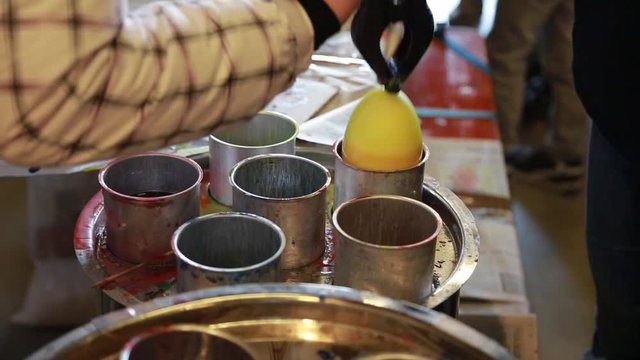 Kerzen in Ostereier Form f&auml;rben