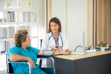 Fototapeta premium Female doctors work in the examination room of the hospital.