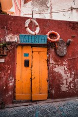 Eingang Osteria in Italien
Joerg Farys // www.dieprojektoren.de