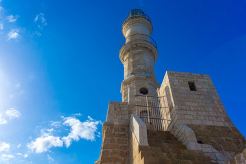Obraz premium Ancient venetian lighthouse in mediterranean region against bright blue sky.