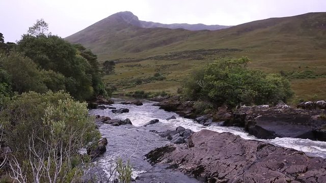 Die gr&uuml;ne Insel - Aasleagh Falls in Irland