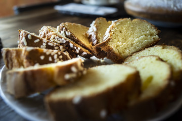 Dolce fatto in casa, ciambellone gustoso e profumato, colazione sana e deliziosa