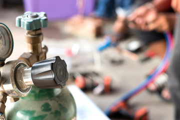 Regulator of nitrogen tanks prepared for air conditioning installation