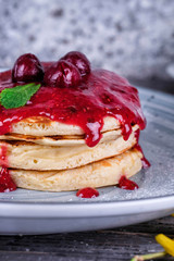pancakes with strawberry