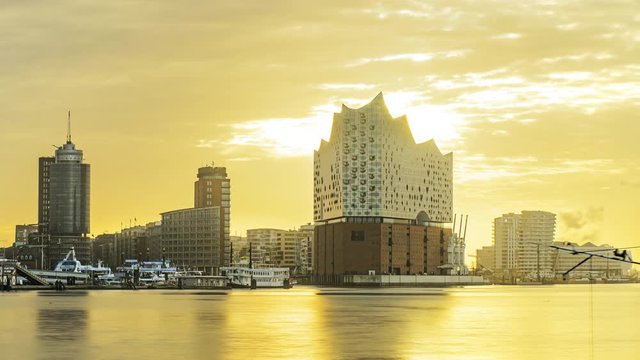 Hamburg: Elbphilharmonie in the harbour of Hamburg / HafenCity (Section) – Timelapse