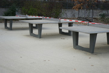 Gesperrte Tischtennisanlage während der Coronakrise in Berlin