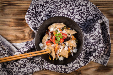 Fried chicken with rice and vegetables.