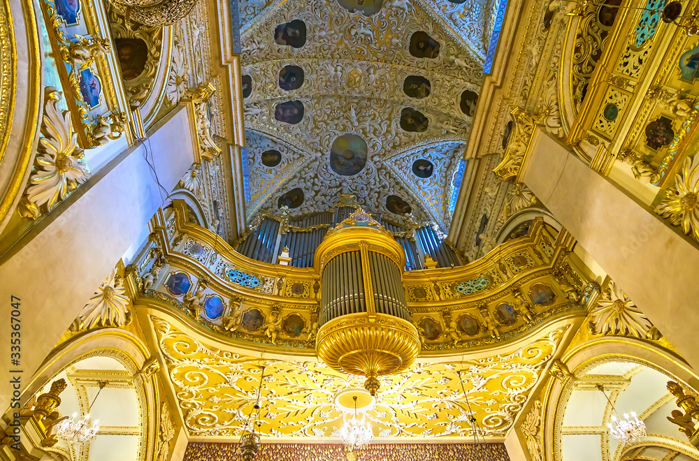 Wall mural The pipe organ in Jasna Gora Basilica in Czestochowa, Poland