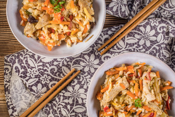 Fried chicken with rice and vegetables.